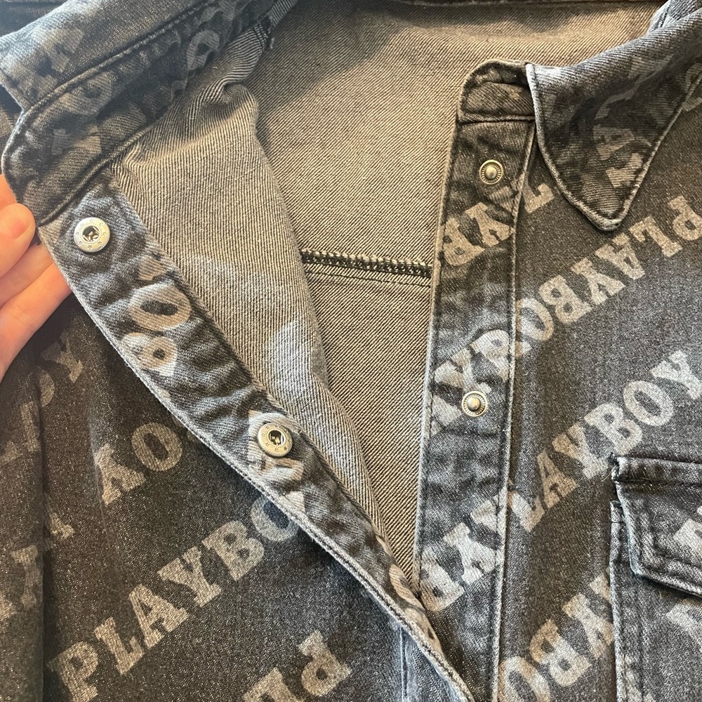 PLAYBOY all over print Charcoal Denim thick button down with snaps size large - Picture 9 of 9